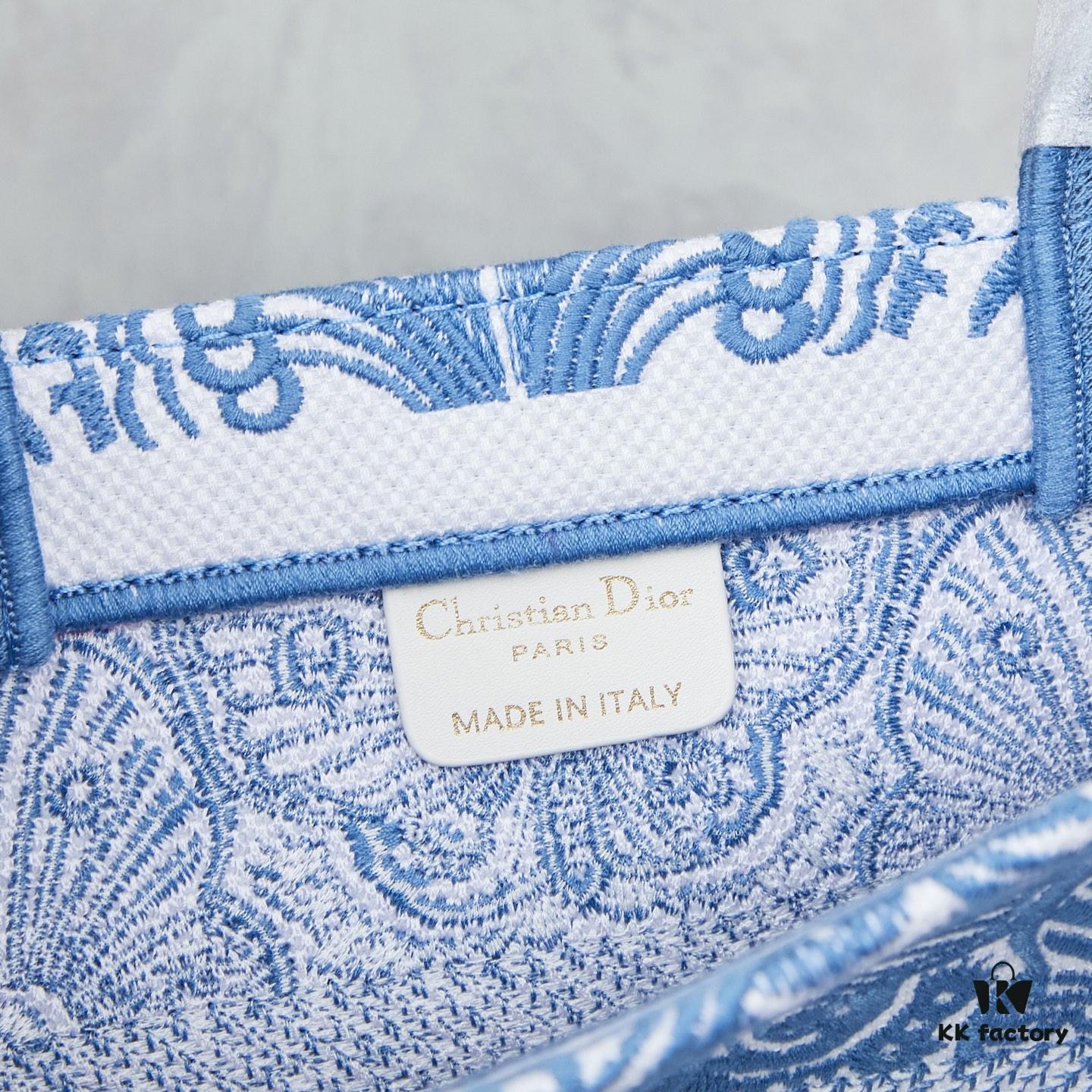 693096406e68136f4d9aa3d2 Original Order Embroidered Medium Di0r Book Tote
