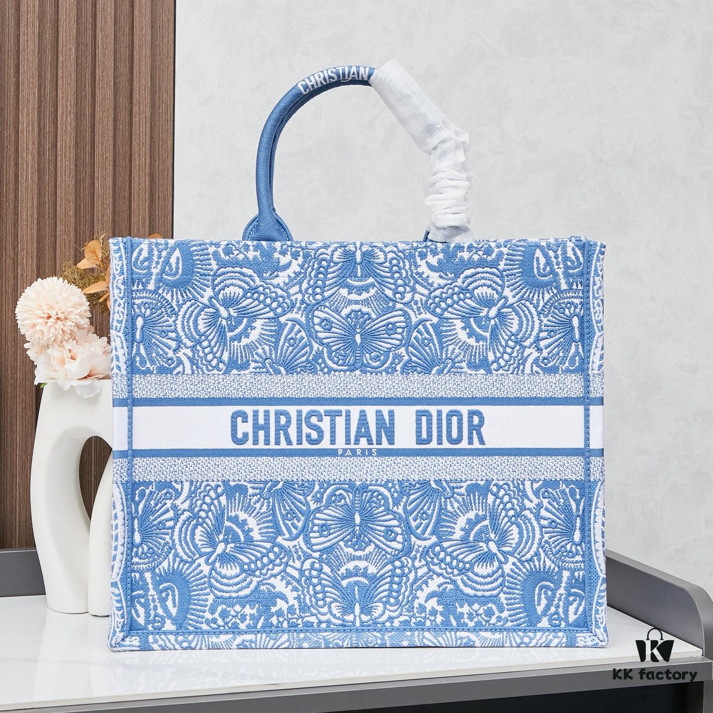 693096436e68136f4d9aa3d5 Embroidered Large Di0r Book Tote