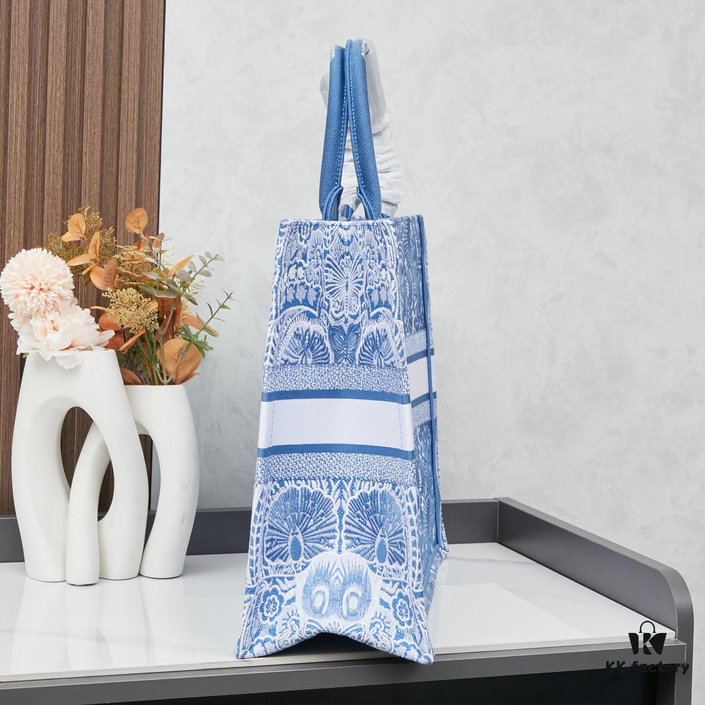 693096436e68136f4d9aa3d6 Embroidered Large Di0r Book Tote