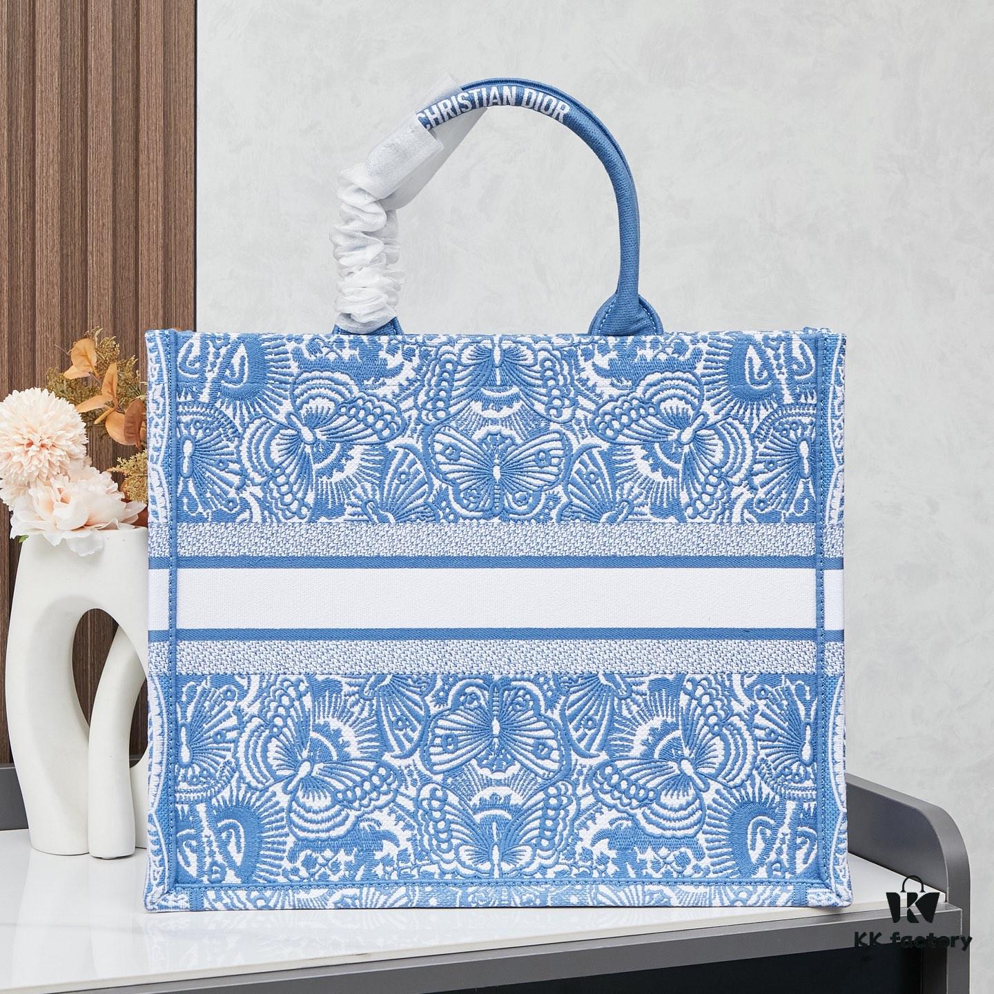 693096456e68136f4d9aa3d8 Embroidered Large Di0r Book Tote