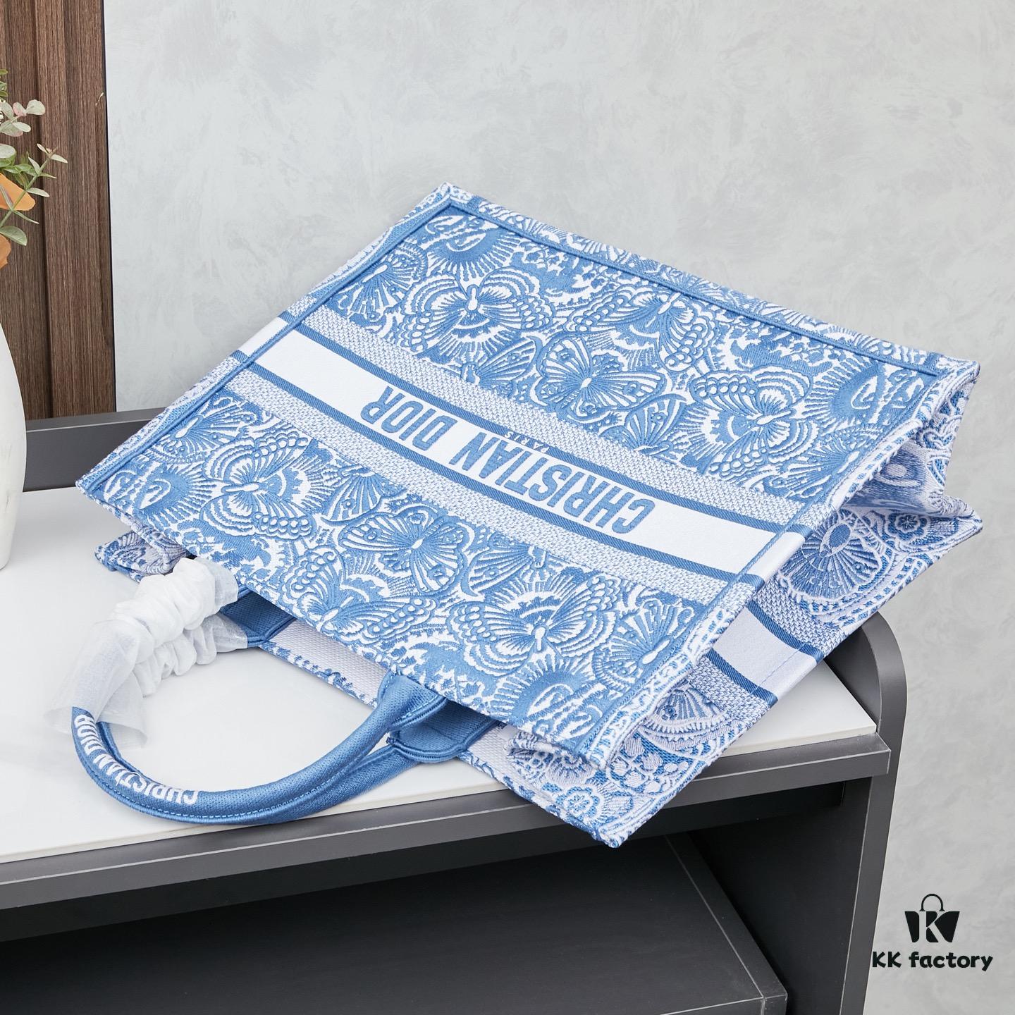 693096456e68136f4d9aa3d9 Embroidered Large Di0r Book Tote