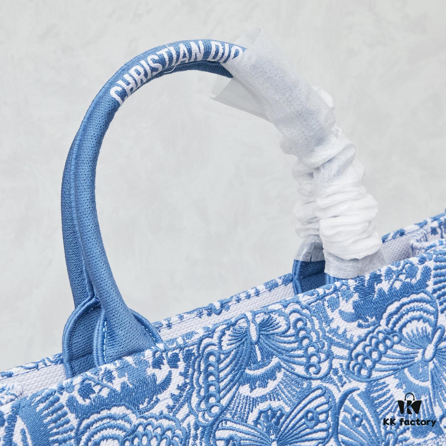 693096456e68136f4d9aa3db Embroidered Large Di0r Book Tote