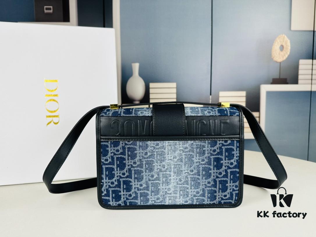 693096616e68136f4d9aa415 Large 30 Montaigne East-West Handbag in Denim Dior Oblique Jacquard