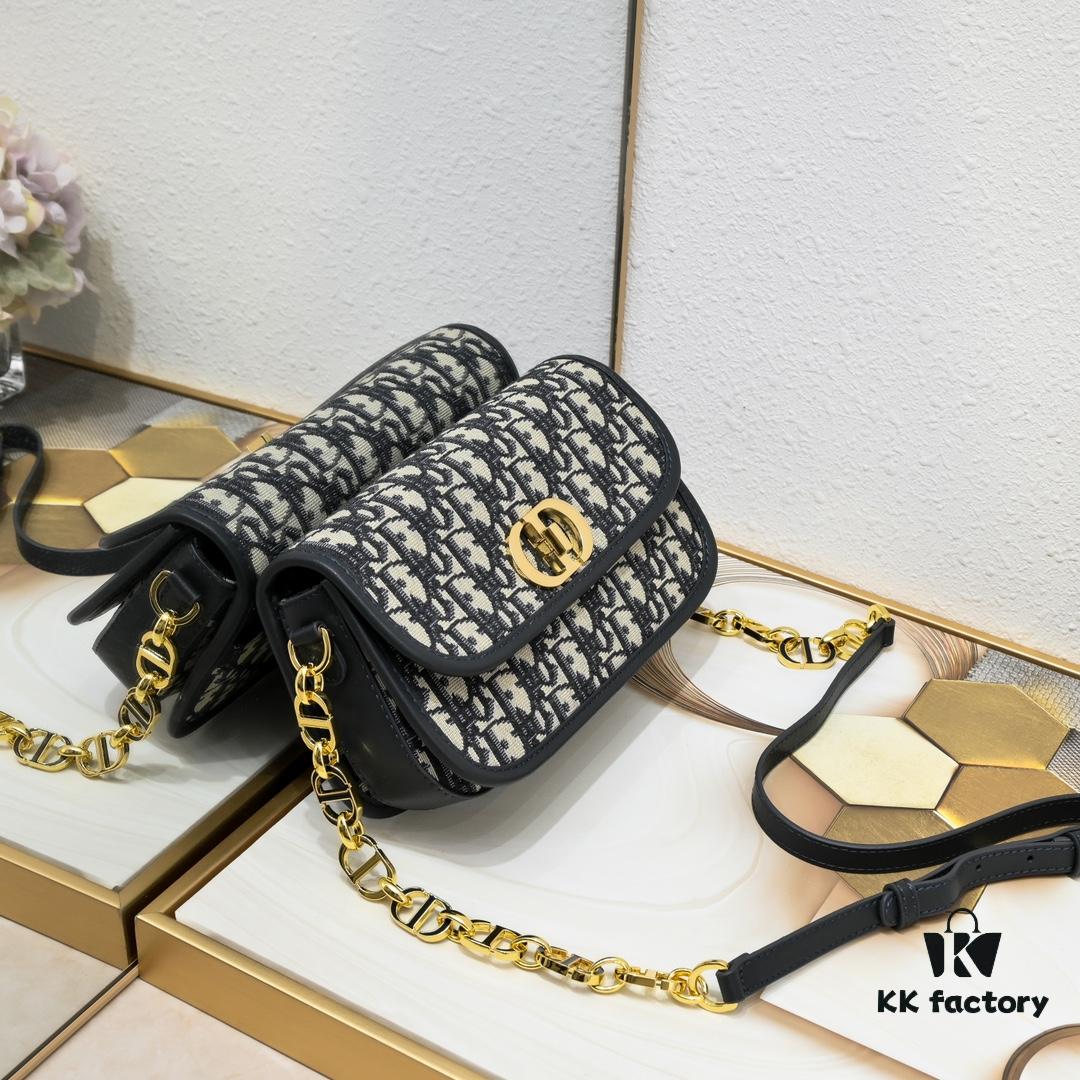 693096b76e68136f4d9aa4d9 Upgraded Version with Box - Dior Bobby Bag, Retro Style Leather Texture, Sturdy Structure, Adjustable CD Enamel Chain