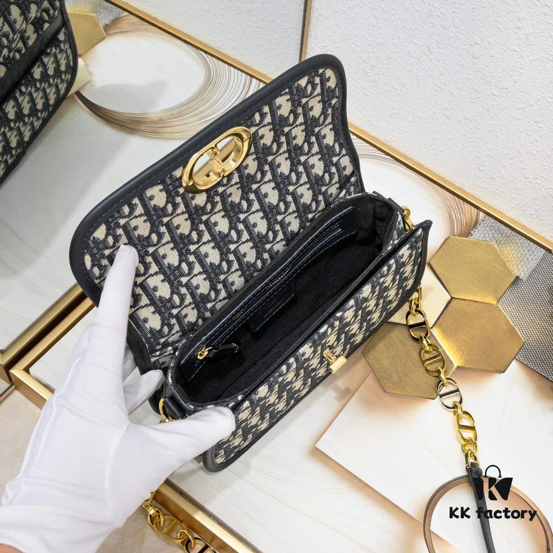 693096b96e68136f4d9aa4df Upgraded Version with Box - Dior Bobby Bag, Retro Style Leather Texture, Sturdy Structure, Adjustable CD Enamel Chain