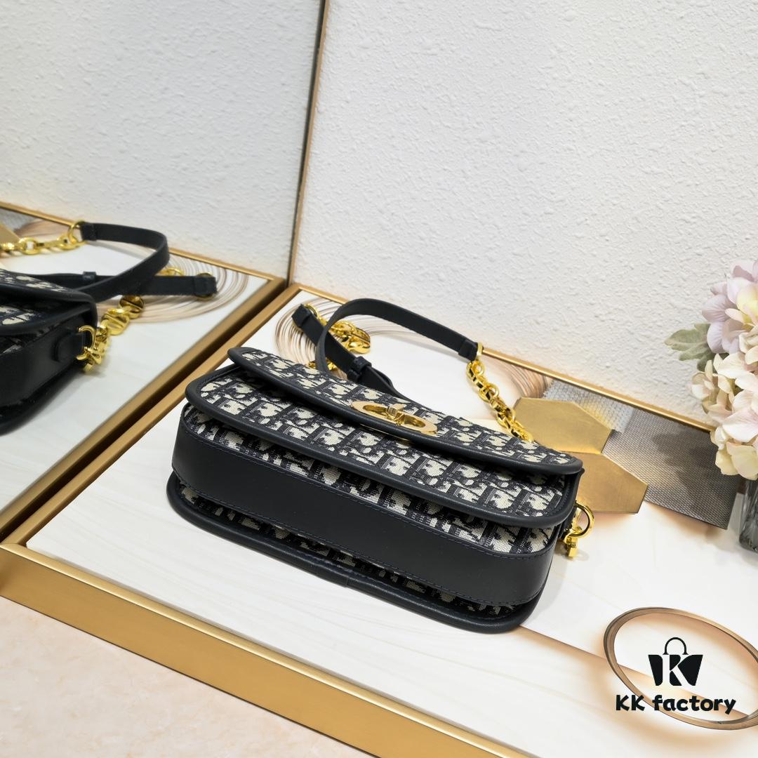 693096ba6e68136f4d9aa4e1 Upgraded Version with Box - Dior Bobby Bag, Retro Style Leather Texture, Sturdy Structure, Adjustable CD Enamel Chain
