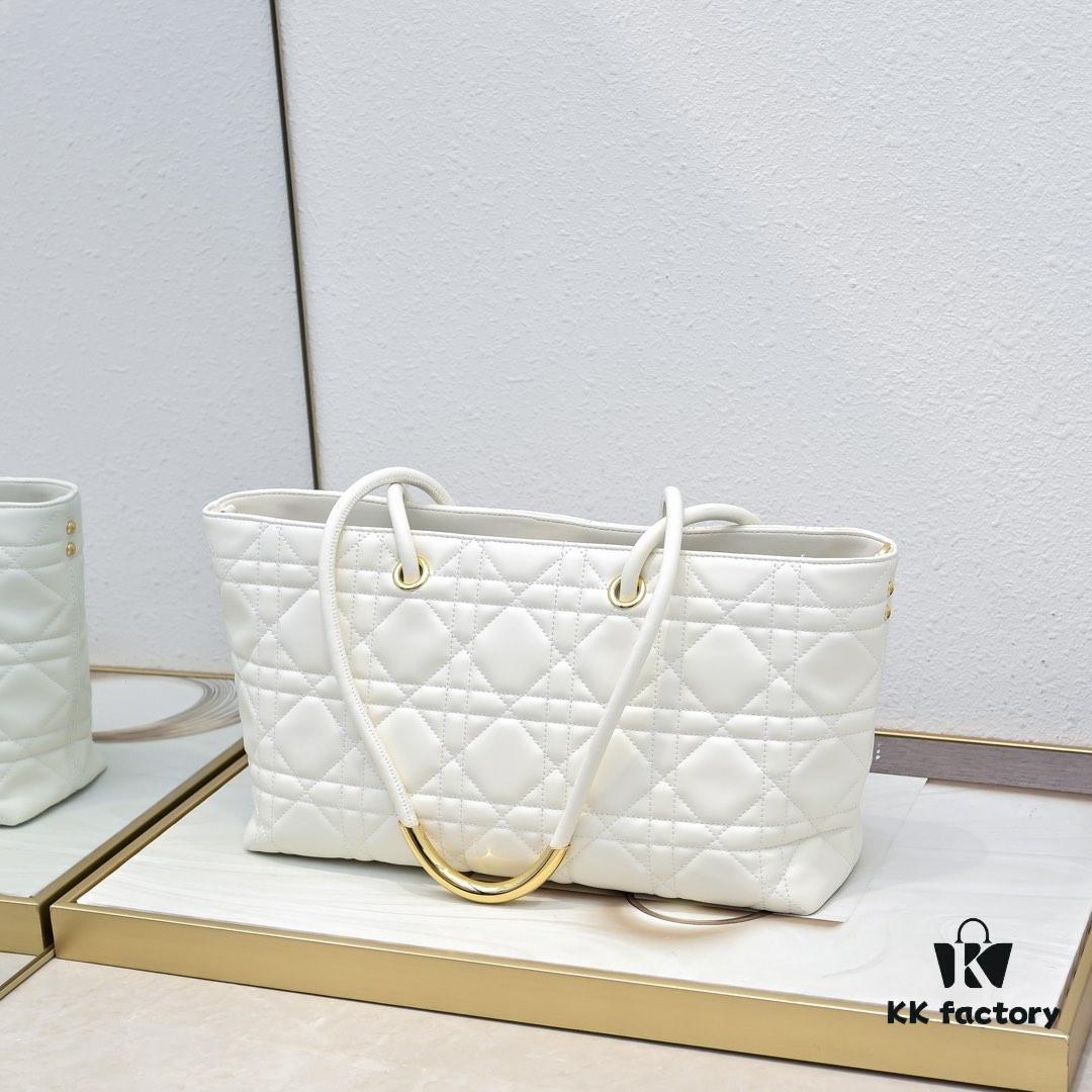 693096cb6e68136f4d9aa508 Top-Grade Original Dior Toujours Handbag