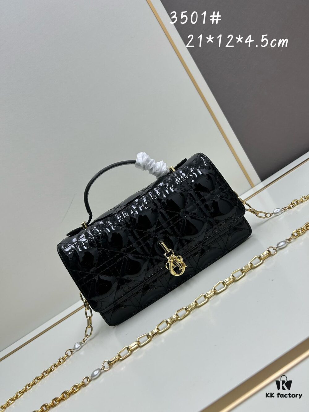 693097306e68136f4d9aa5fd Lacquered Leather Lady Dior Pearl Clutch with Box