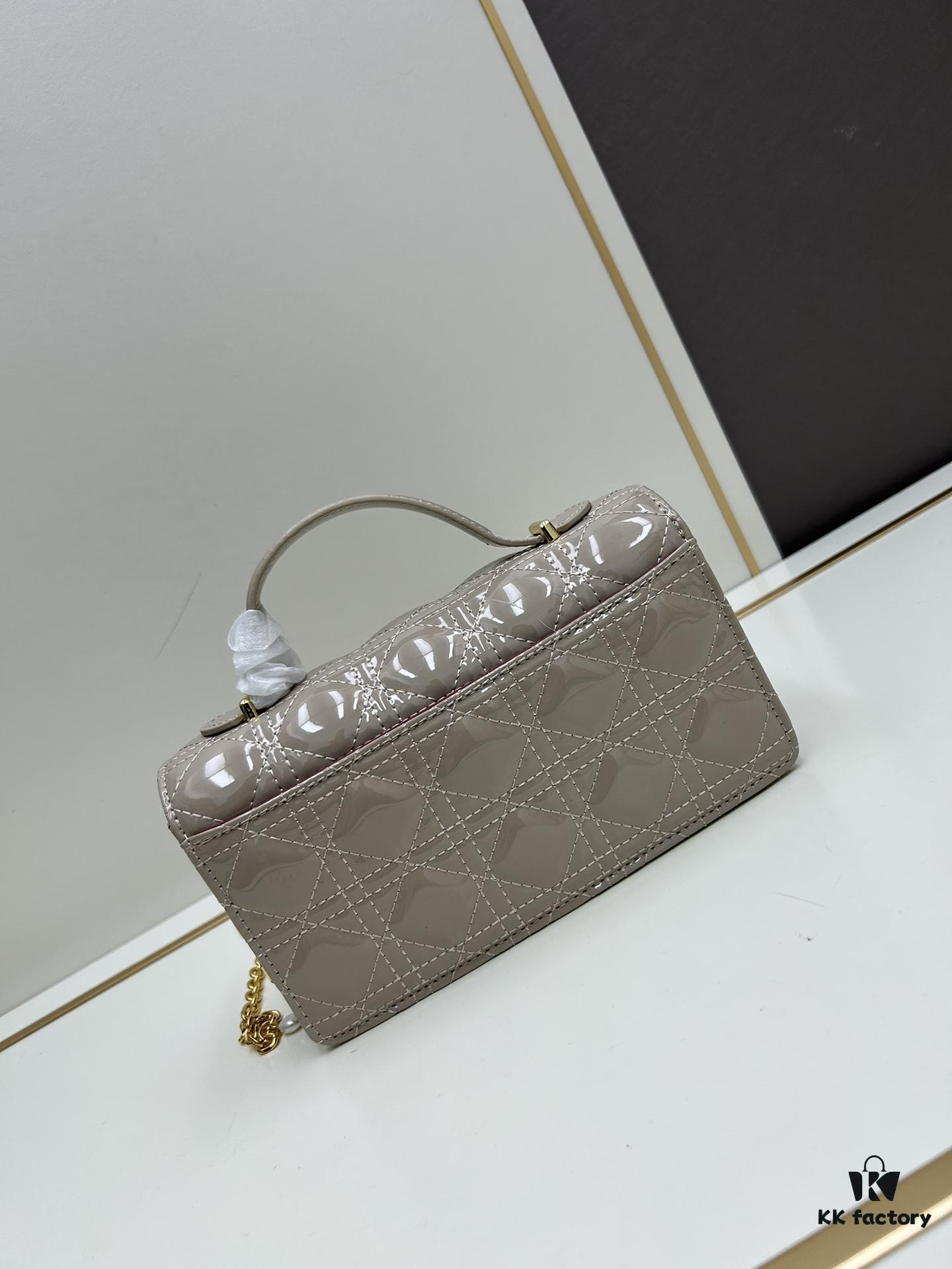 6930973b6e68136f4d9aa613 Lacquered Leather Lady Dior Pearl Clutch with Box
