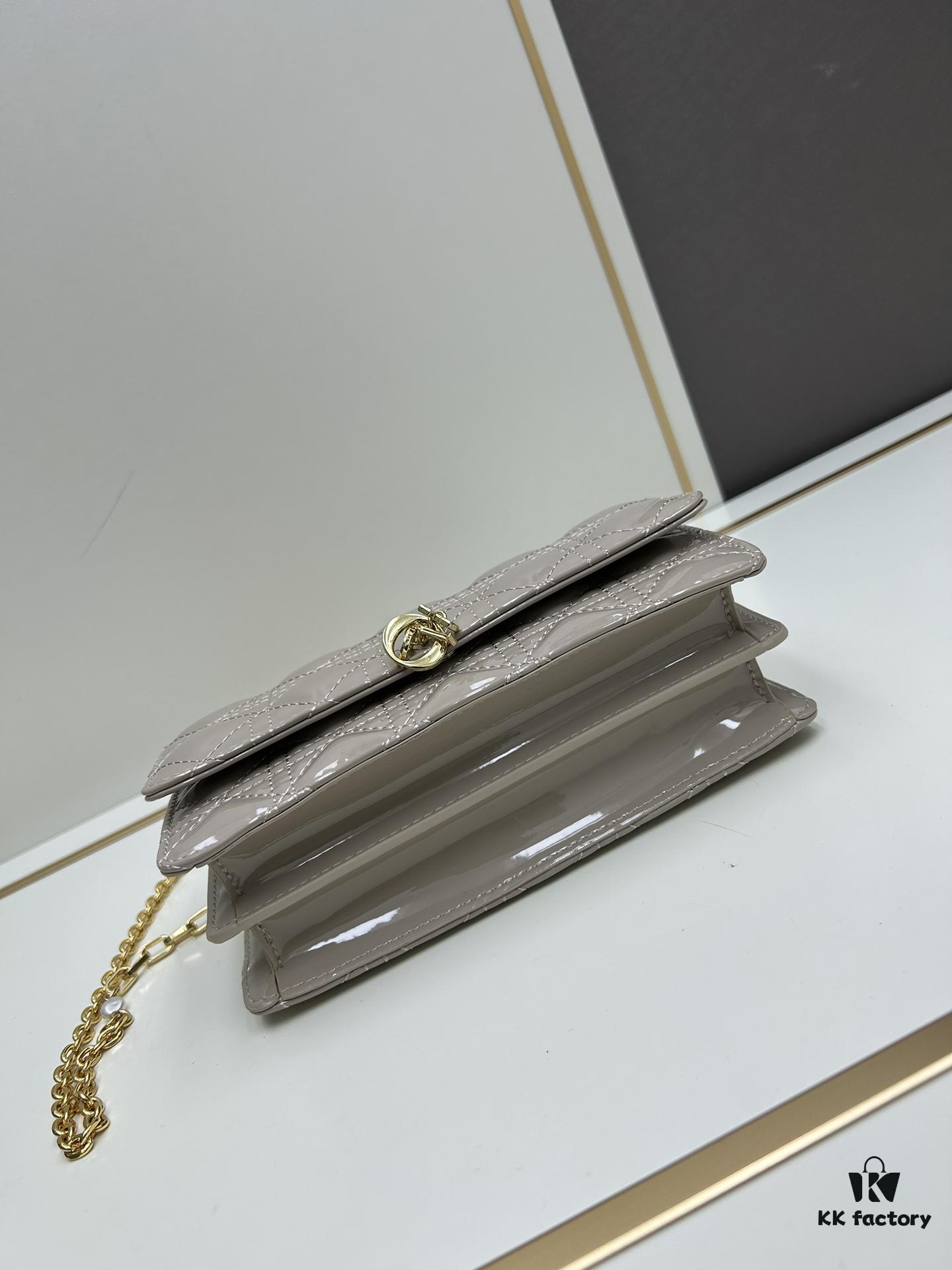 6930973d6e68136f4d9aa615 Lacquered Leather Lady Dior Pearl Clutch with Box