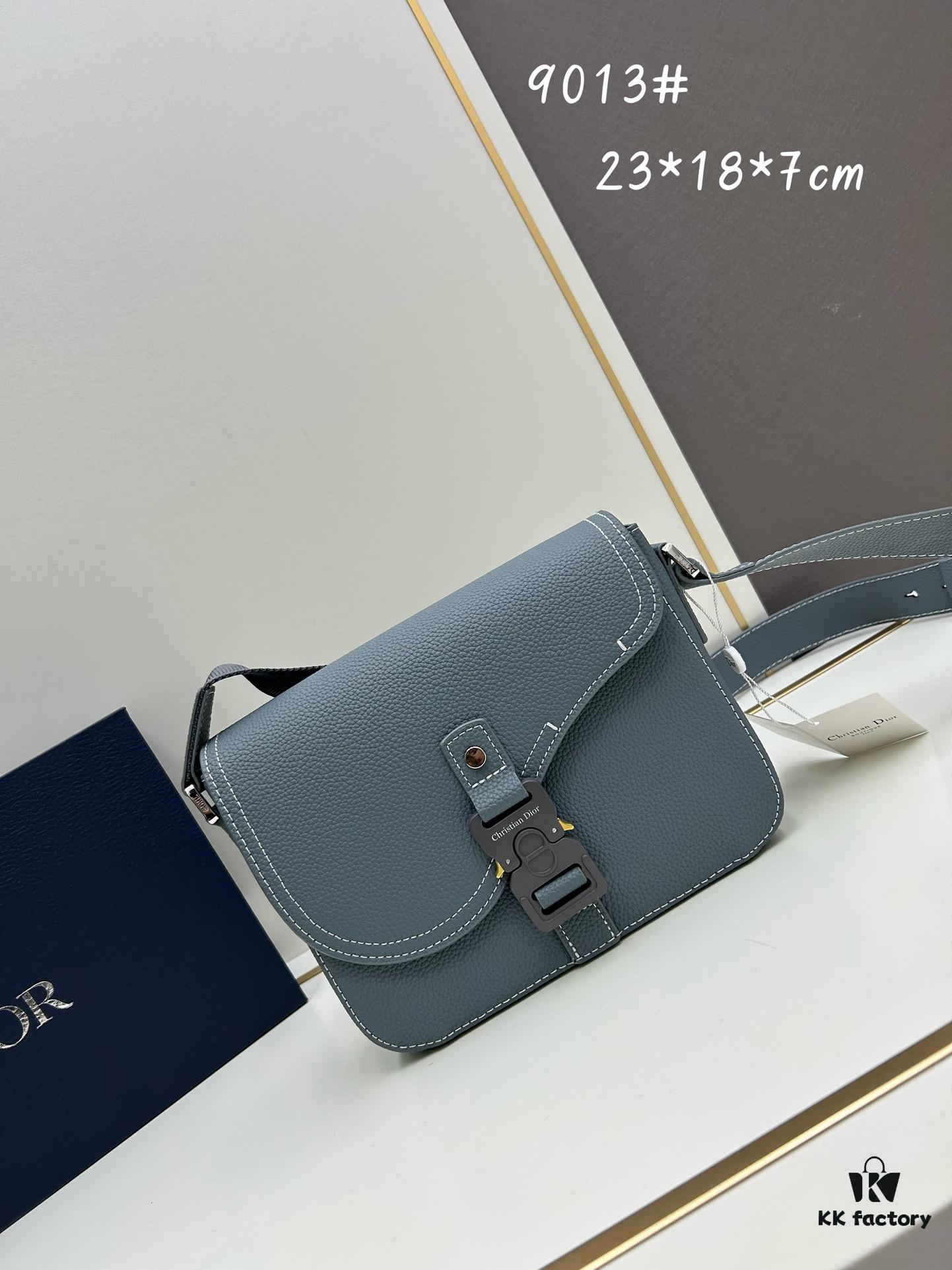 Box Included [Top Original Version] This miniature saddle messenger bag is exquisitely stylish, meticulously crafted from black grained calf leather and accentuated with a flap closure and 'DIOR' signature, highlighting the refined charm of the saddle design. Spacious interior compartments with a slip pocket accommodate all daily essentials. Equipped with an adjustable leather shoulder strap for versatile wear as a shoulder or crossbody bag.