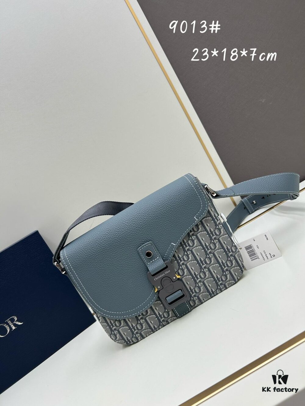 Box Included [Top Original Version] This mini saddle messenger bag is exquisitely stylish, meticulously crafted from black grained cowhide leather, featuring a flap closure and 'DIOR' signature that highlights the refined charm of the saddle design. Spacious interior compartments with a patch pocket allow for convenient storage of daily essentials. Equipped with an adjustable leather shoulder strap for either shoulder or crossbody wear.