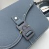 Box Included [Top Original Version] This mini saddle messenger bag is exquisitely crafted and stylish, made from black grained calf leather with a flap closure and 'DIOR' signature, highlighting the refined charm of the saddle design. Spacious interior compartments with a patch pocket for organizing daily essentials. Equipped with an adjustable leather shoulder strap for versatile wear as a shoulder or crossbody bag.