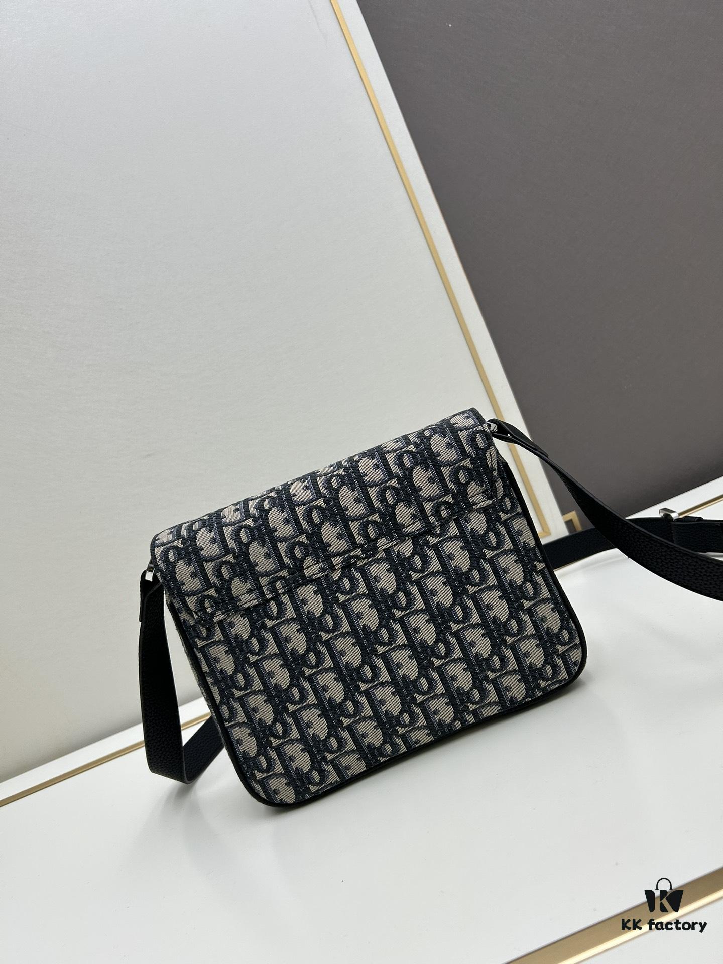 693097de6e68136f4d9aa73a Dior Messenger Bag for Men, Model 9045, Box Size 22x17x6 cm