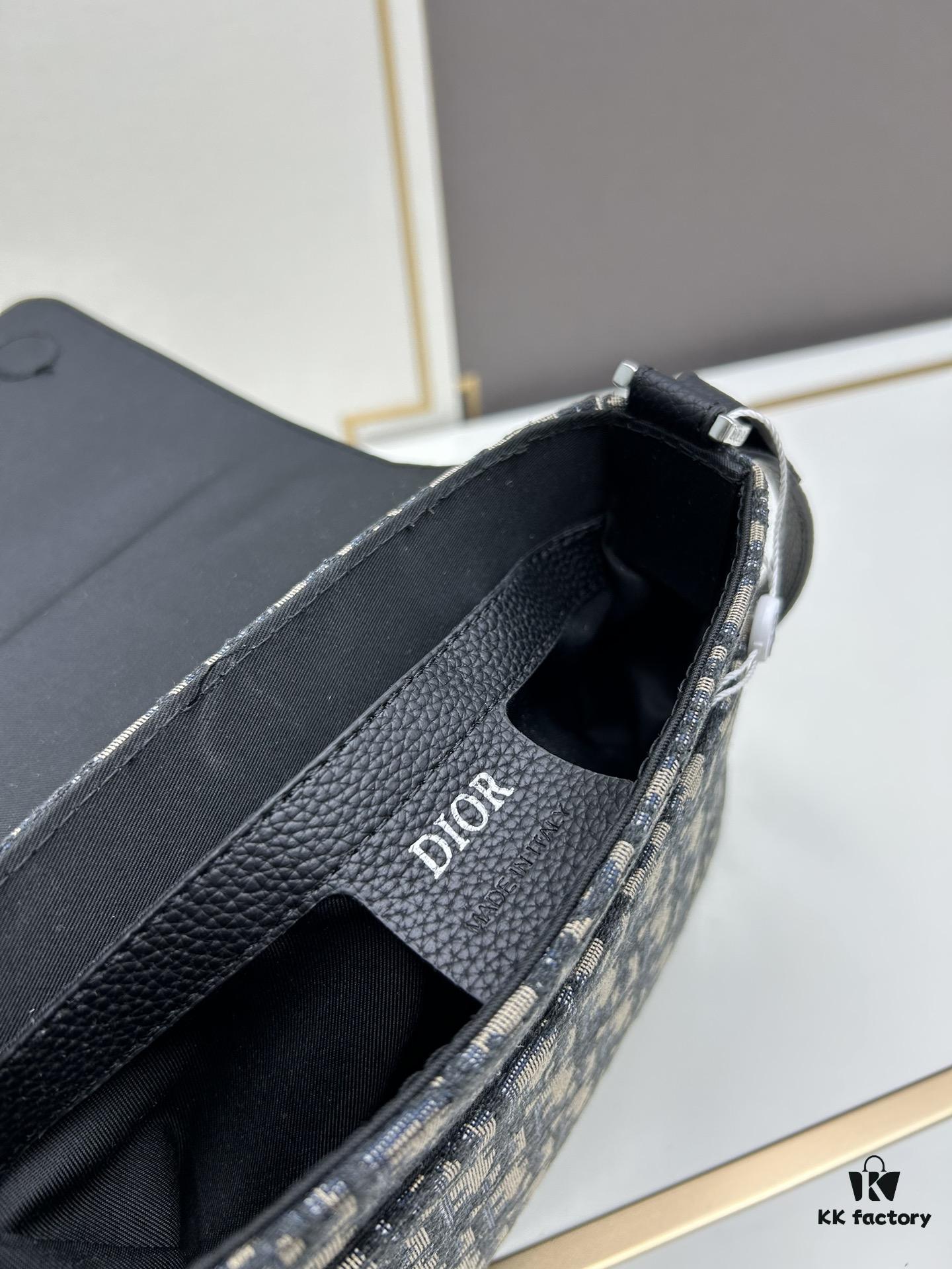 693097e26e68136f4d9aa742 Dior Messenger Bag for Men, Model 9045, Box Size 22x17x6 cm