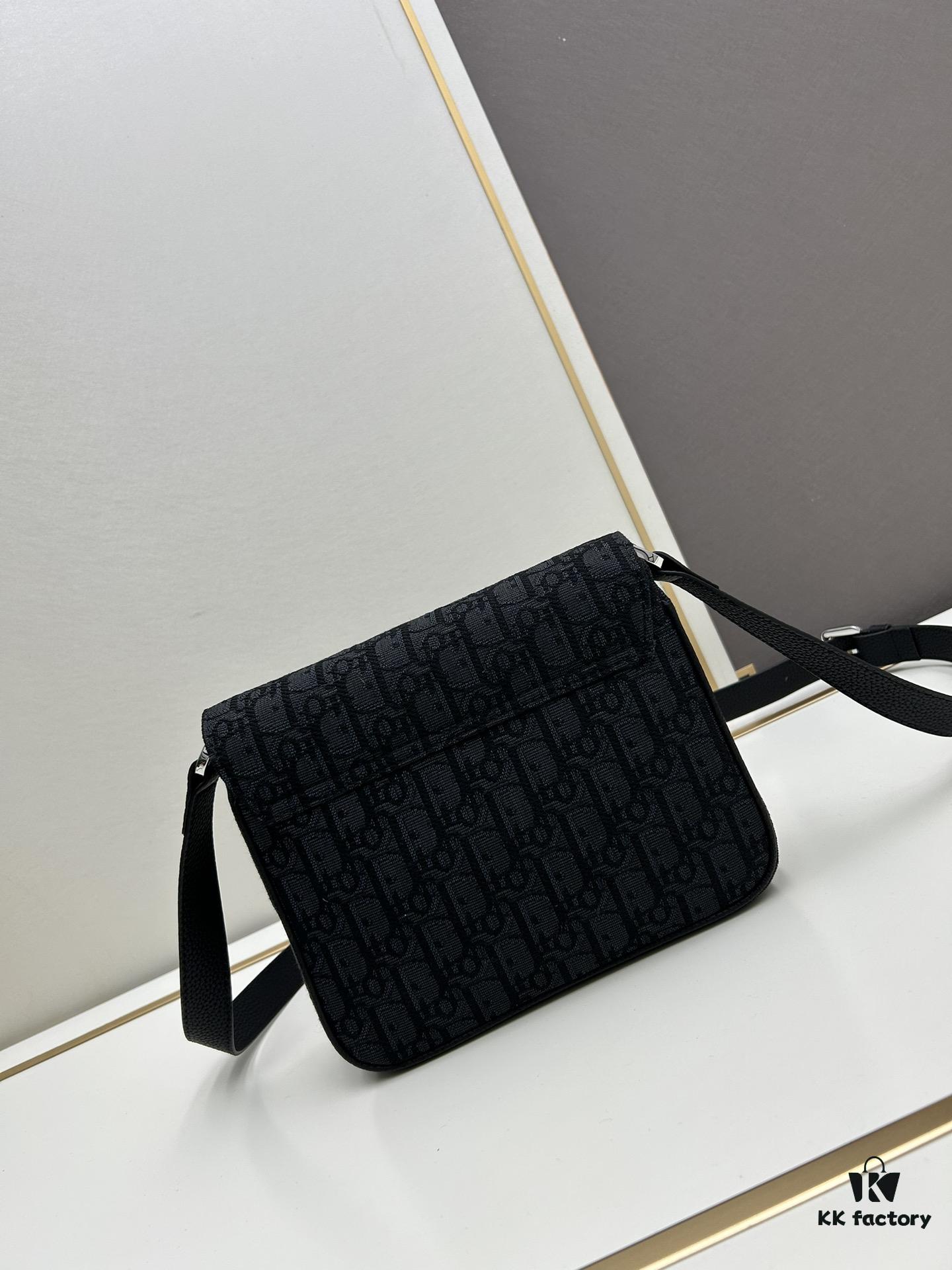 693097e36e68136f4d9aa744 Dior Messenger Bag for Men, Model 9045, Box Size 22x17x6 cm