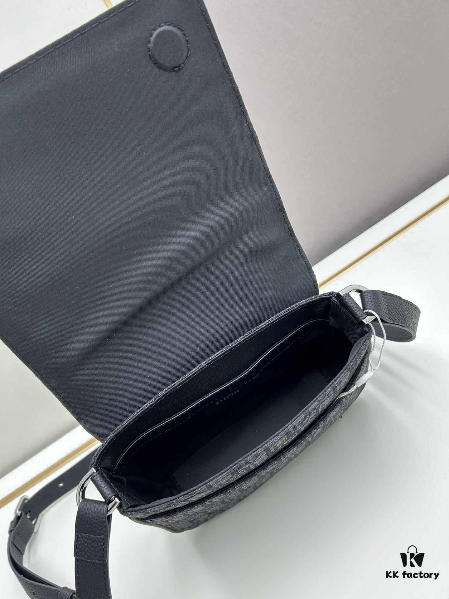 693097e46e68136f4d9aa747 Dior Messenger Bag for Men, Model 9045, Box Size 22x17x6 cm