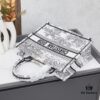 Original Order Embroidered Medium [Di0r Book Tote]