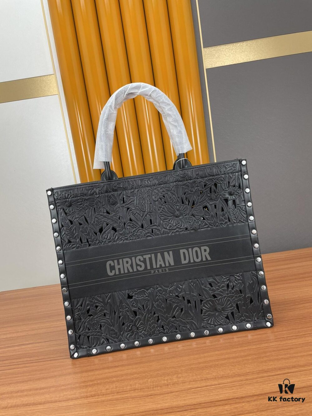 6930985c6e68136f4d9aa837 Large and Medium Size | Handcrafted Leather Sculpture Artwork 👑 Dior Spring Collection Latest Tote Bag Shoulder Bag 🎒 Official Website Series Runway Style