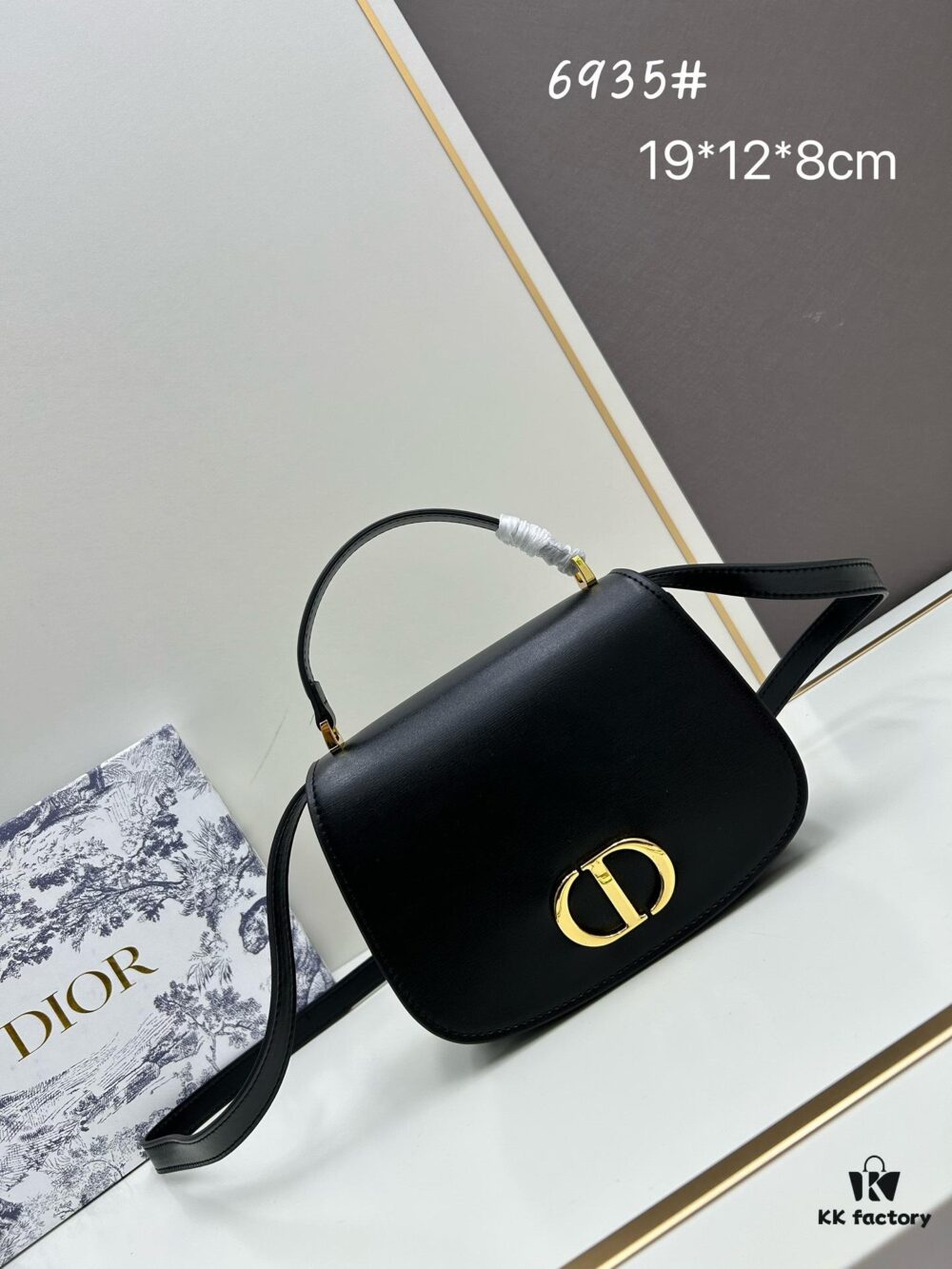 30 Montaigne Avenue Top Handle Bag (With Box) – Medium Size