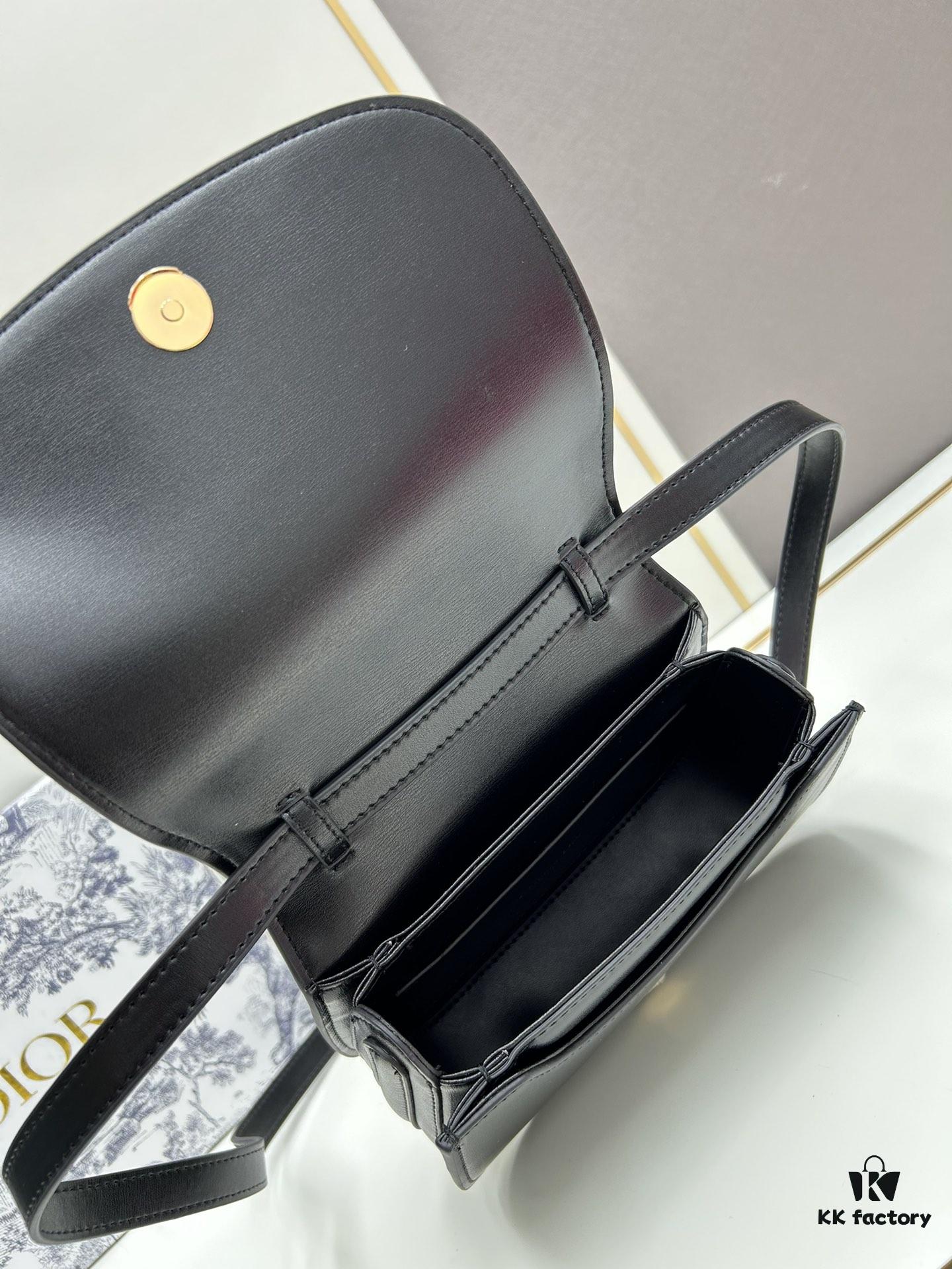 30 Montaigne Avenue Top Handle Bag (With Box) – Medium Size