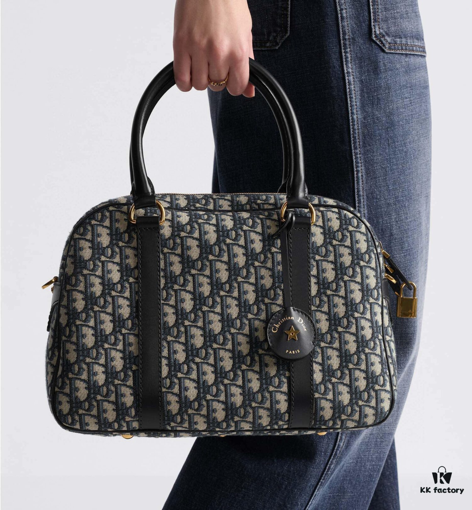 693098c86e68136f4d9aa906 Large D-Vibe Bowling Bag in Blue Oblique Print