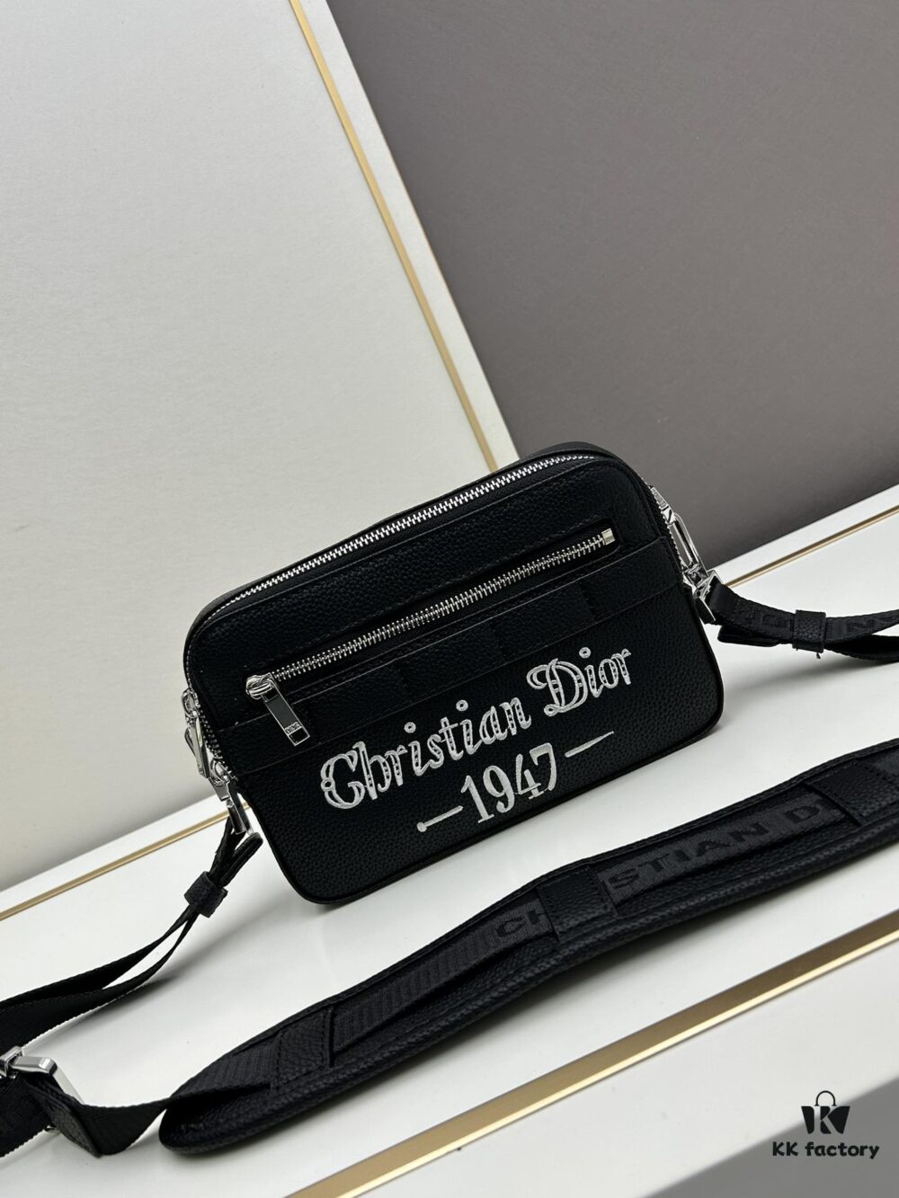 693098e36e68136f4d9aa936 Dior Gray Grain Calfskin Camera Bag ||| Ready Stock