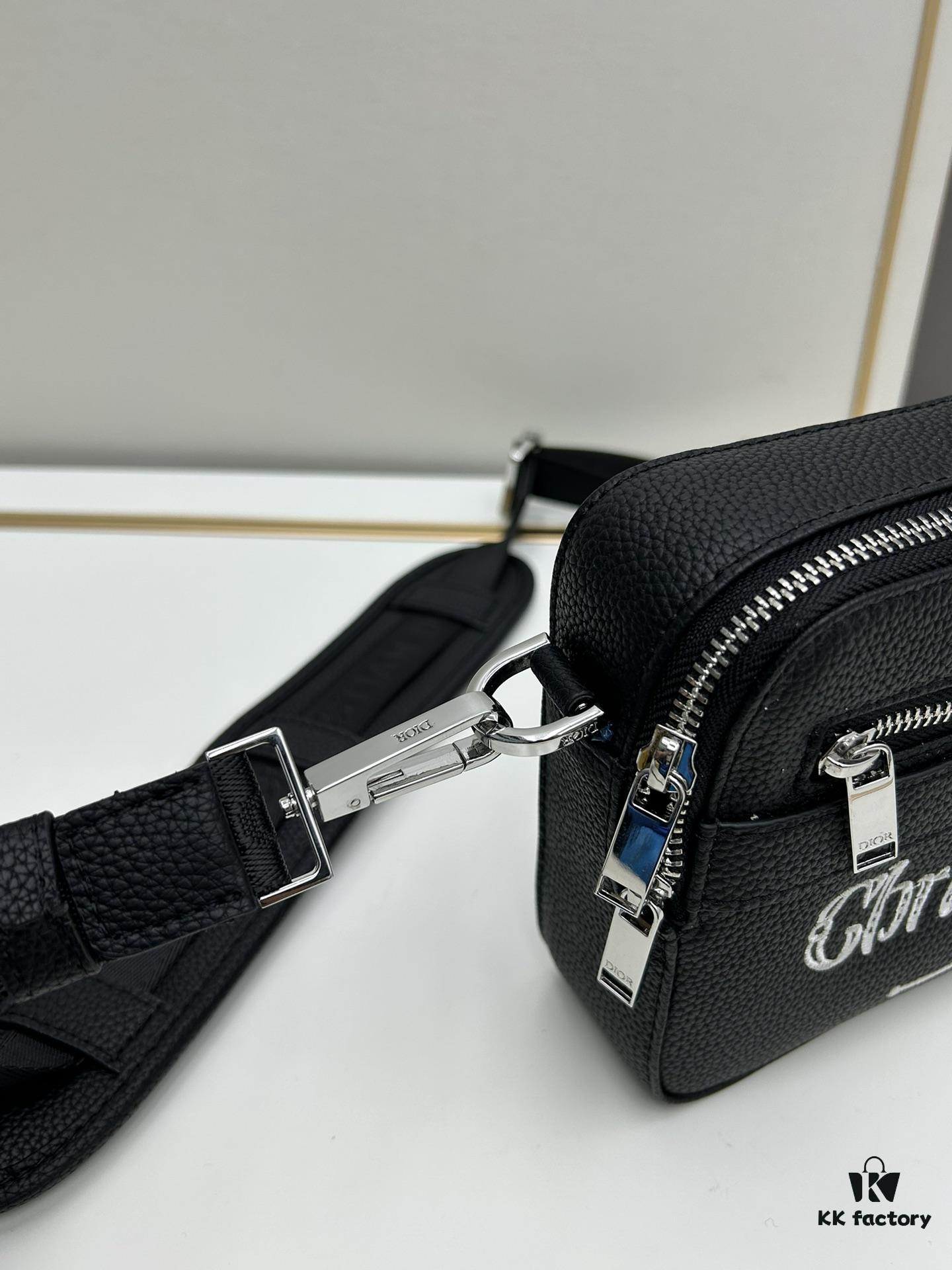 693098e46e68136f4d9aa93d Dior Gray Grain Calfskin Camera Bag ||| Ready Stock
