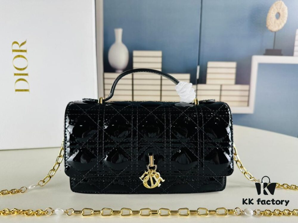 6930994d6e68136f4d9aaa0b Lacquered Leather Lady Dior Pearl Clutch with Box