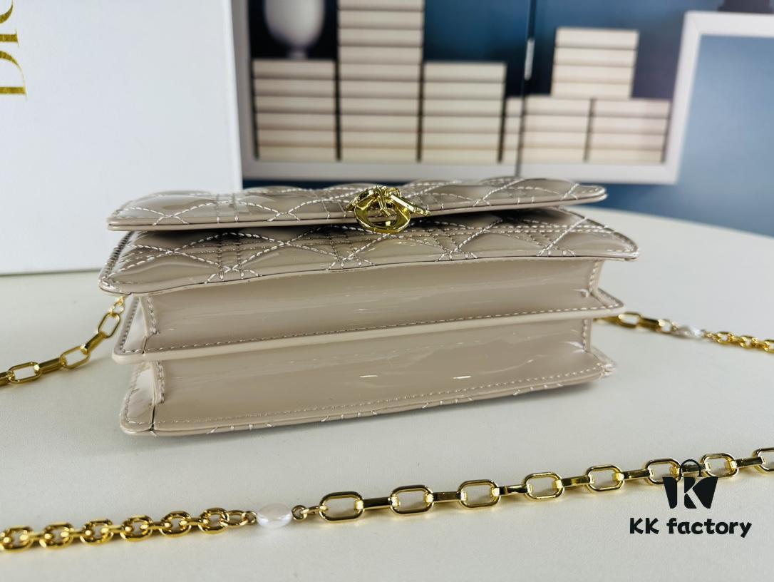 693099596e68136f4d9aaa25 Lacquered Leather Lady Dior Pearl Clutch with Box