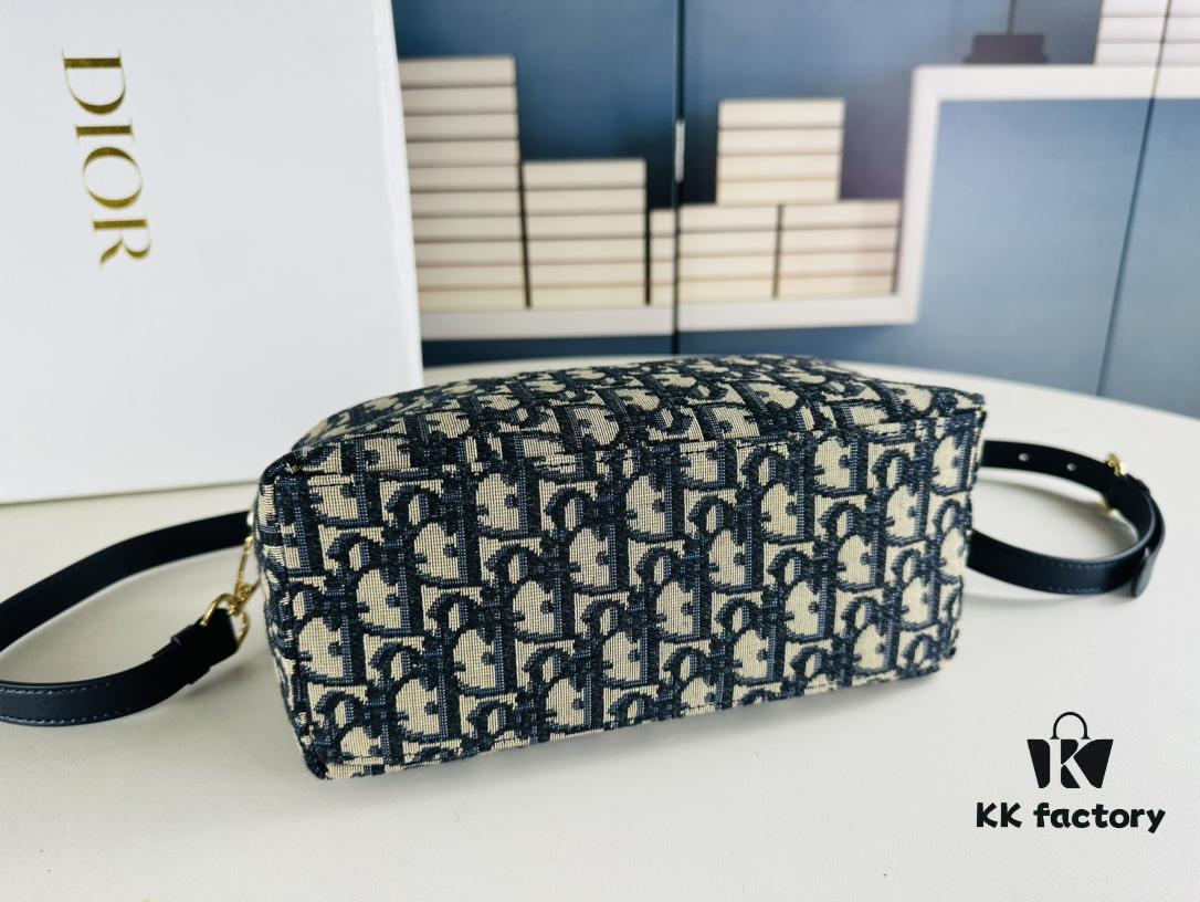 693099626e68136f4d9aaa38 2024 Summer Dior New Arrival Oblique Vintage-Style Lunchbox Bag