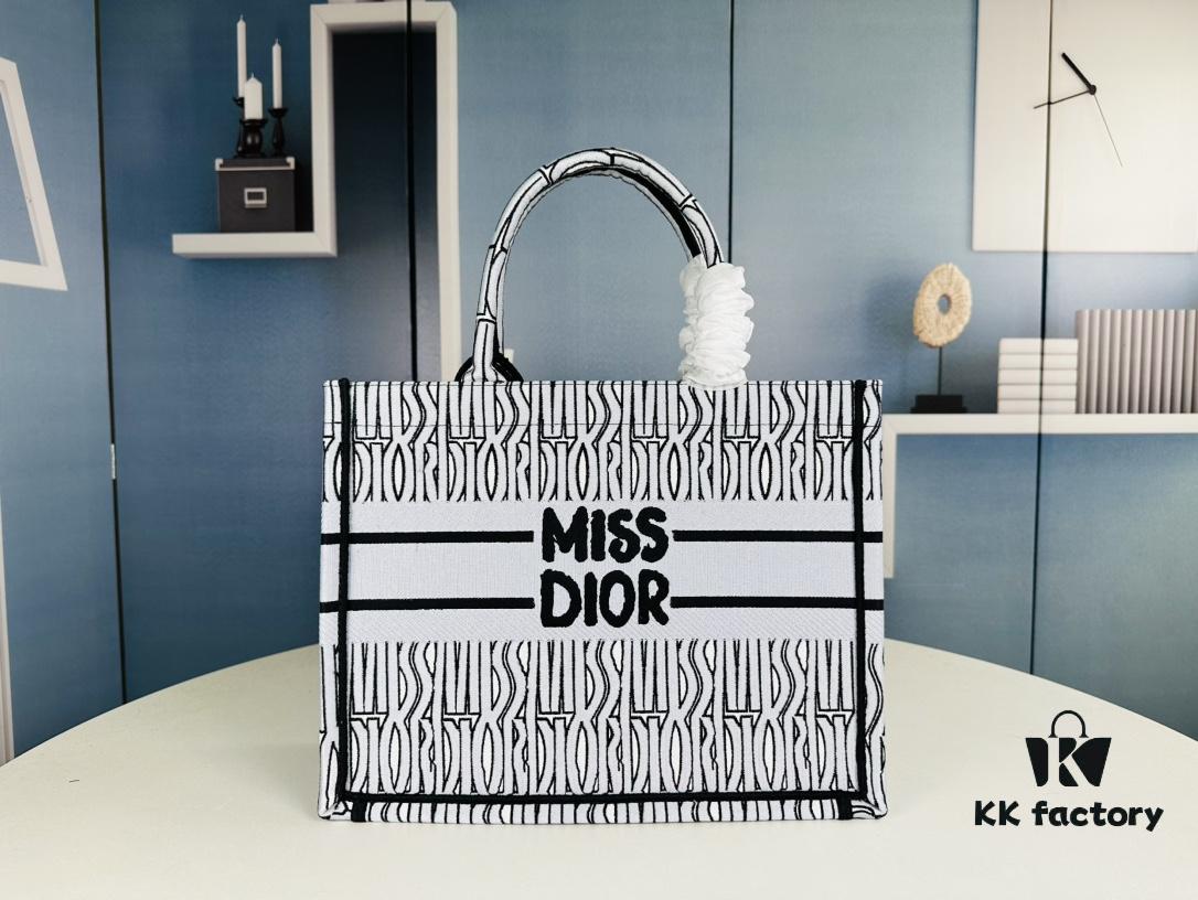 693099796e68136f4d9aaa5a Original Order Embroidered Medium Di0r Book Tote