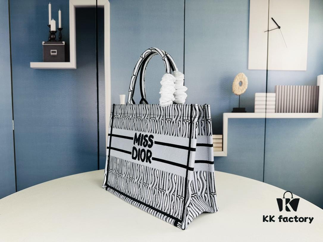6930997a6e68136f4d9aaa5d Original Order Embroidered Medium Di0r Book Tote