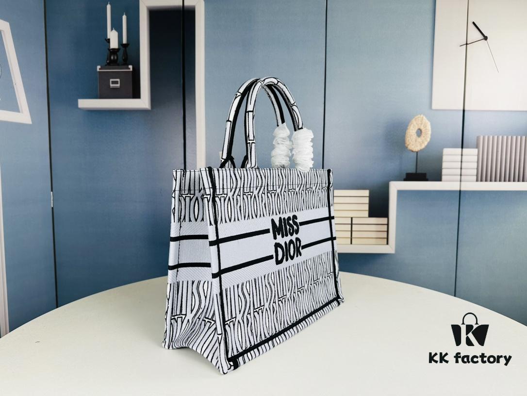 6930997c6e68136f4d9aaa5e Original Order Embroidered Medium Di0r Book Tote