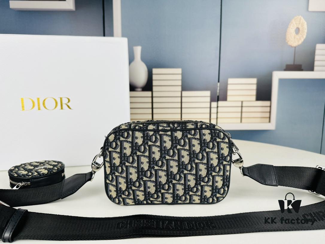 693099c46e68136f4d9aaaf1 Dior❤ New Season 🆕 Crossbody Canvas Bag, Letter Bag Made with Classic Monogram, Spacious and Versatile Design