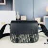 693099c76e68136f4d9aaaf8 Dior Oblique Print Men's Messenger Bag with Box