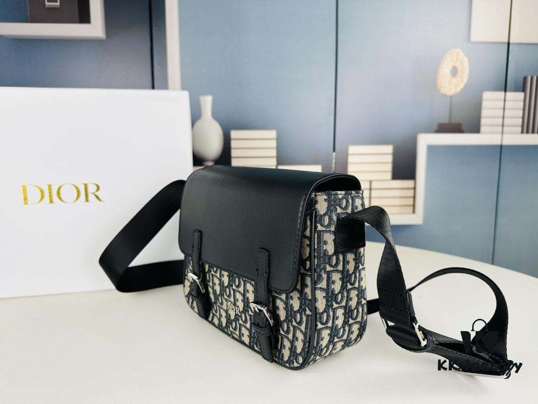 693099c76e68136f4d9aaaf9 Dior Oblique Print Men's Messenger Bag with Box