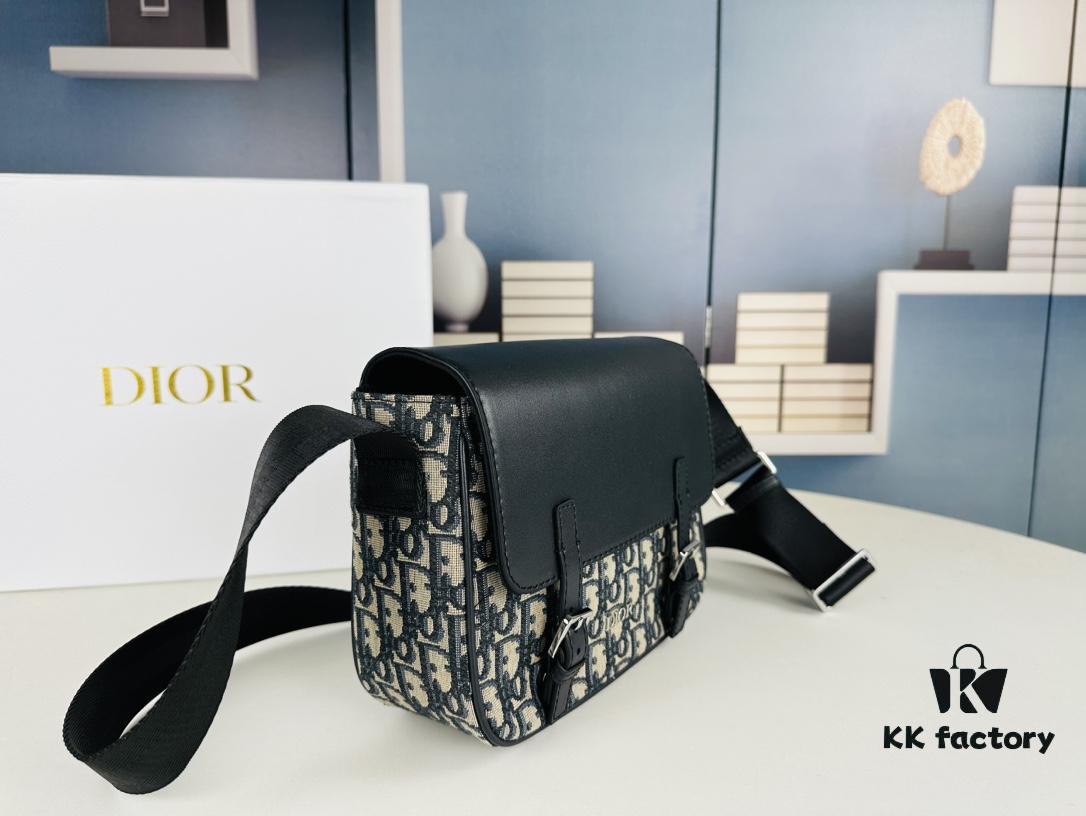 693099c86e68136f4d9aaafa Dior Oblique Print Men's Messenger Bag with Box