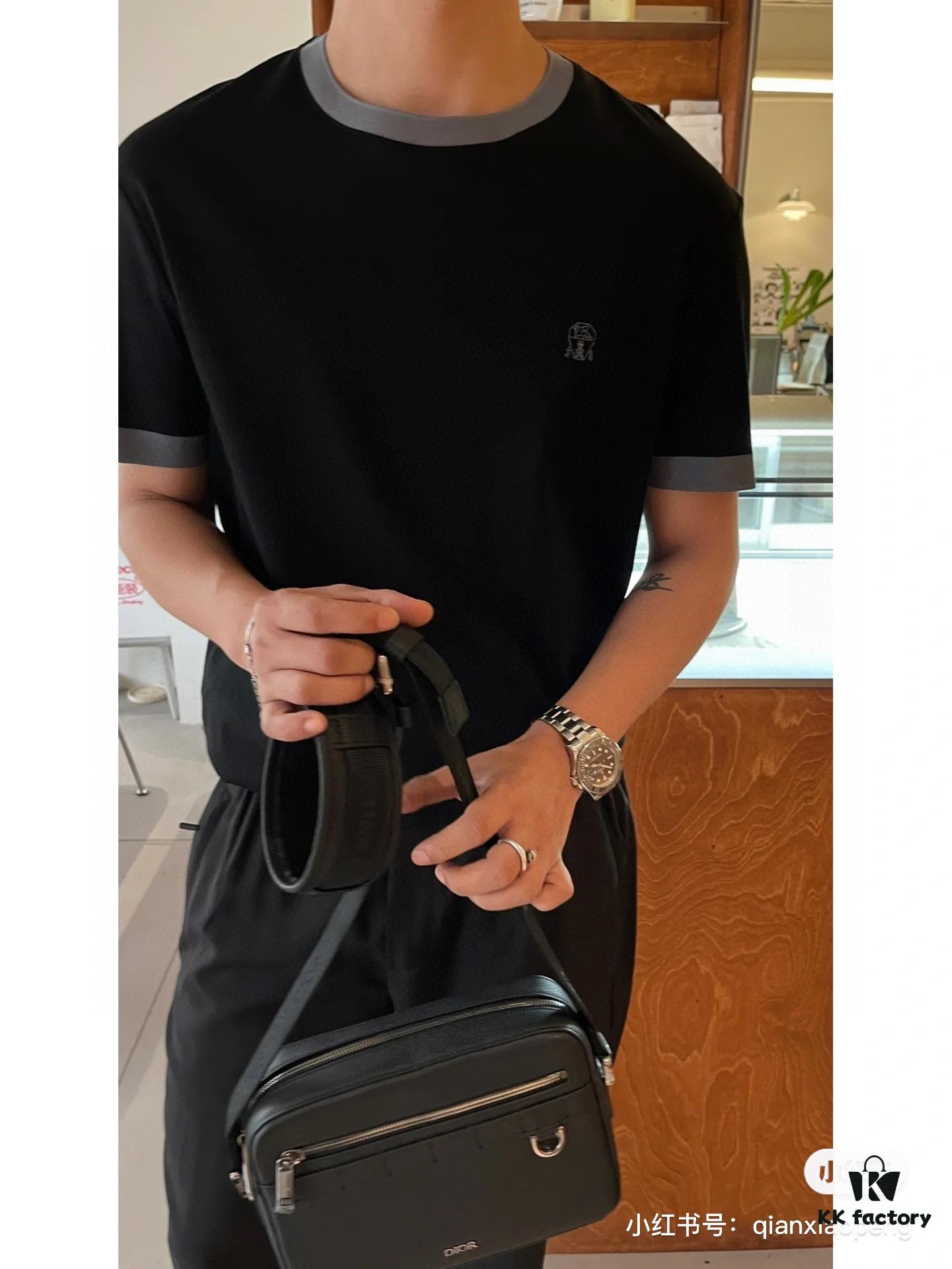 693099cf6e68136f4d9aab08 Safari Messenger Bag with Box This practical and compact messenger bag is ideal for everyday use. Crafted from black Oblique printed fabric, it features details in black grained calfskin leather. Equipped with a zippered compartment and a front pocket for daily essentials, it comes with an adjustable Christian Dior shoulder strap that allows for shoulder or crossbody wear.