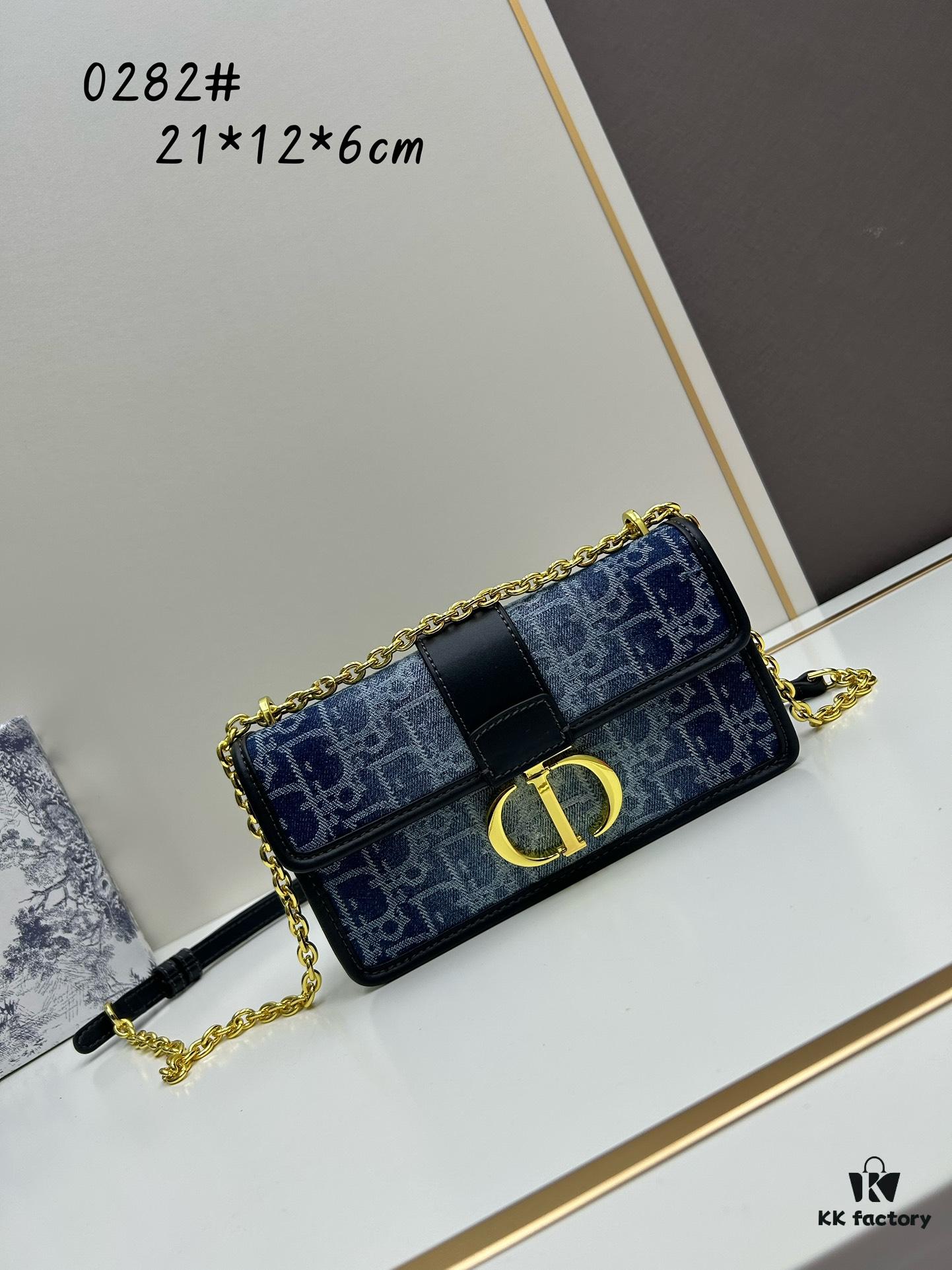 Small 30 Montaigne East-West Chain Bag with Box