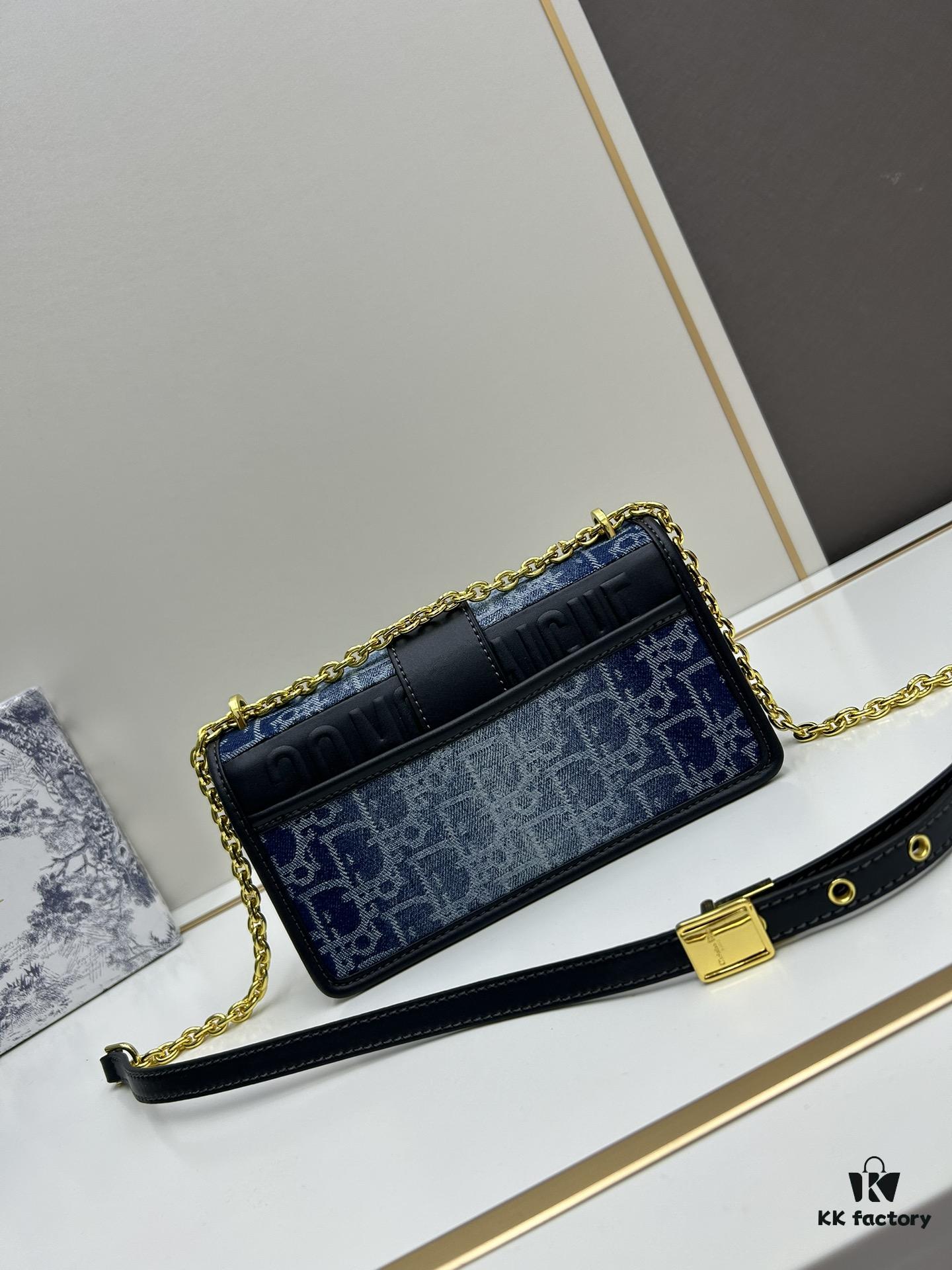 Small 30 Montaigne East-West Chain Bag with Box