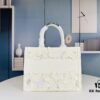 69309ad66e68136f4d9aad12 Original Order Embroidered Medium Di0r Book Tote