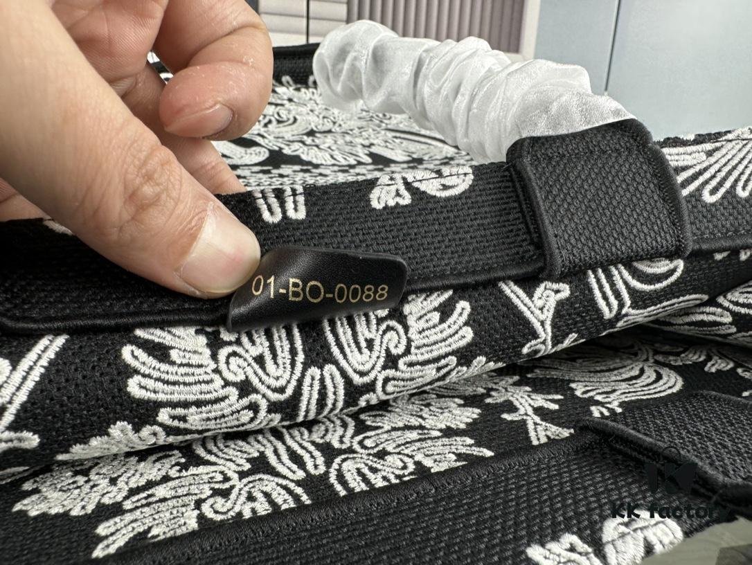69309b216e68136f4d9aad98 Original Order Embroidered Large Di0r Book Tote