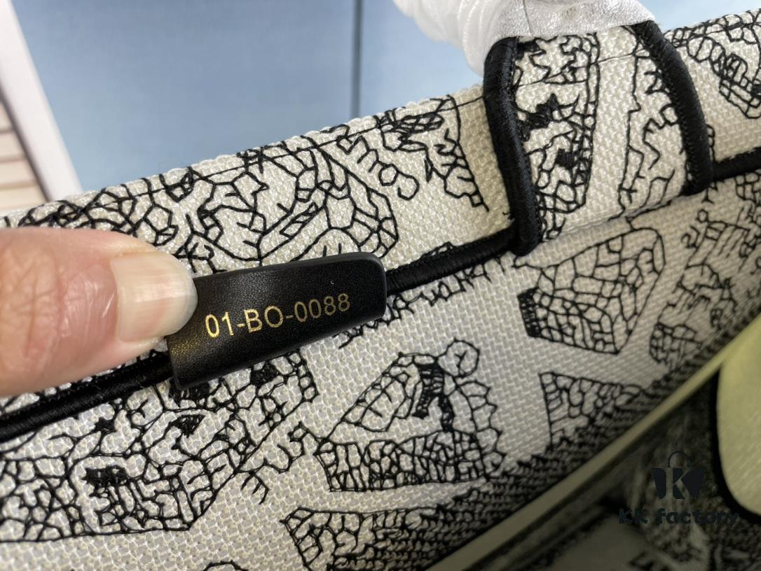 69309b3c6e68136f4d9aadc4 Original Order Embroidered Medium Di0r Book Tote