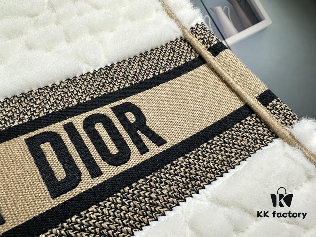 Embroidered Medium [Di0r Book Tote]