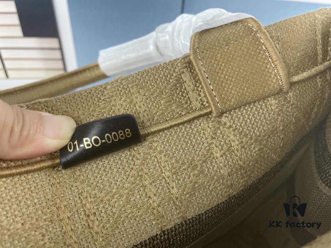 Original Order Embroidered Medium [Di0r Book Tote]