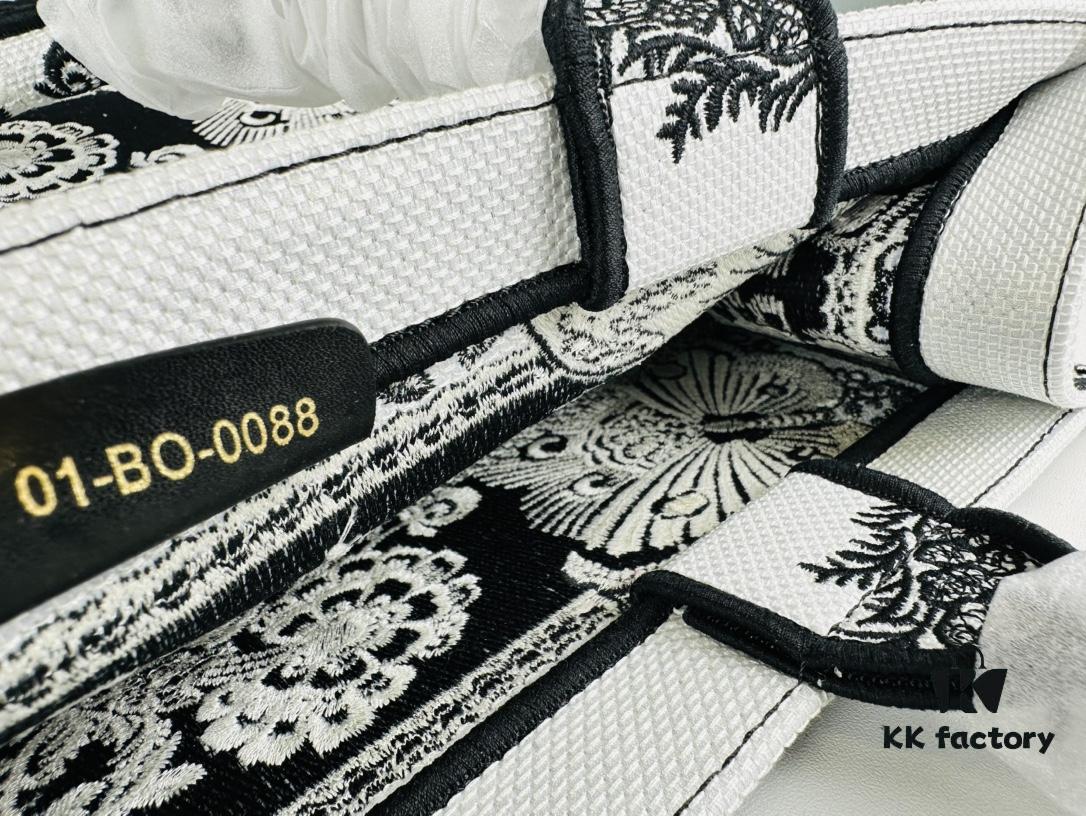 Original Order Embroidered Medium Di0r Book Tote