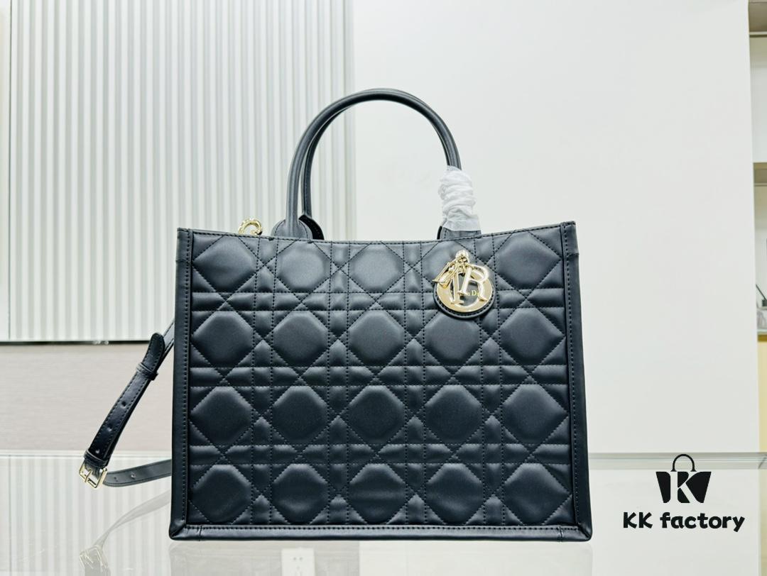 Dior New Arrival Tote Bag in Calfskin