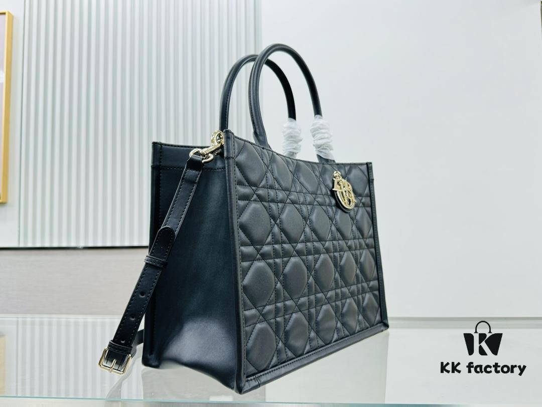 Dior New Arrival Tote Bag in Calfskin