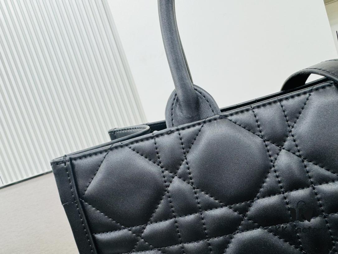 Dior New Arrival Tote Bag in Calfskin